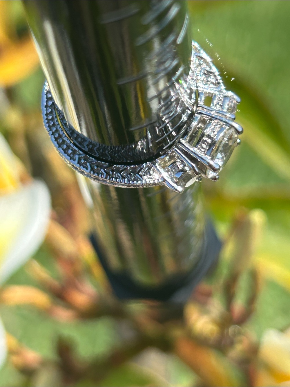 White Gold Three-Stone Engagement Ring. The band is hand-engraved see pictures. - Picture 3 of 7